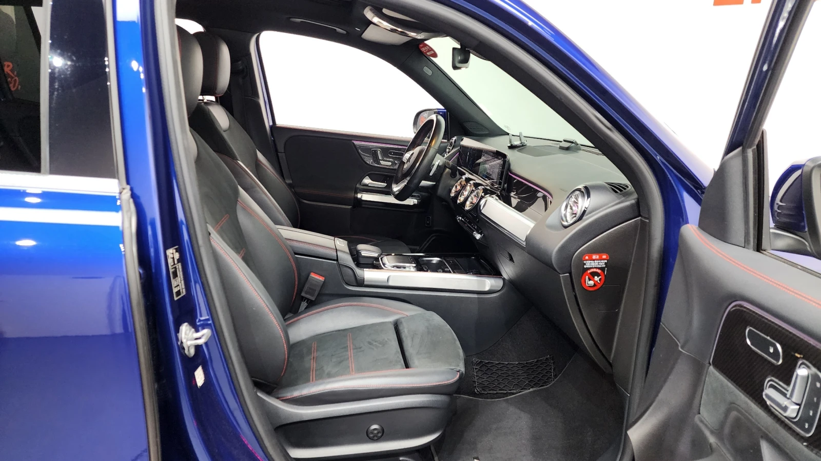 Mercedes-Benz GLB 250 AMG PK* DISTRONIK* DYNAMICA* AMBIENT* КРАЙНА ЦЕНА, снимка 15 - Автомобили и джипове - 54631788