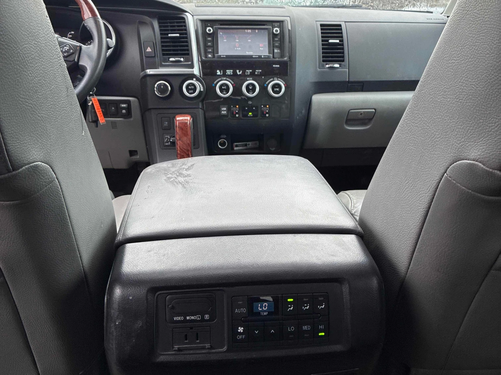 Toyota Sequoia PLATINUM * AWD * CARFAX * СЕРВИЗНА ИСТОРИЯ * , снимка 9 - Автомобили и джипове - 54672627