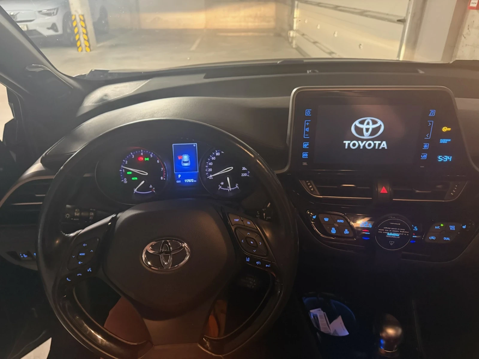 Toyota C-HR, снимка 4 - Автомобили и джипове - 54995937