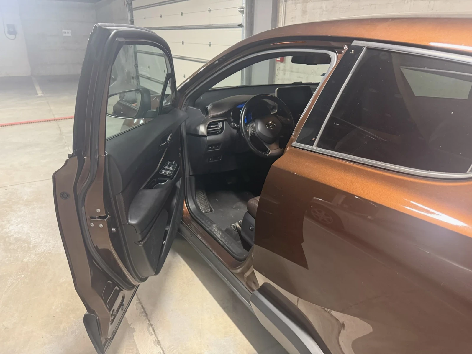 Toyota C-HR, снимка 6 - Автомобили и джипове - 54995937