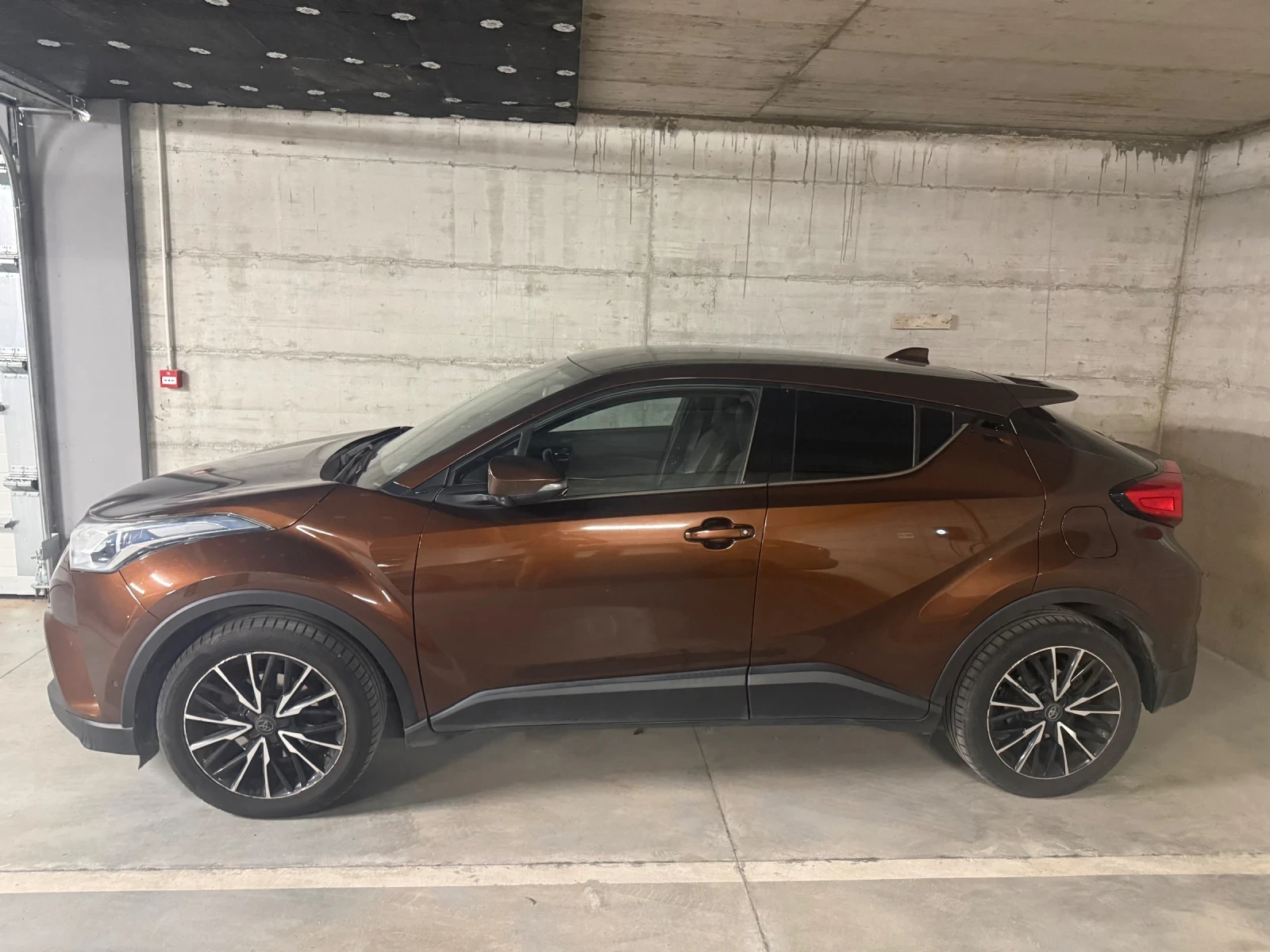 Toyota C-HR, снимка 2 - Автомобили и джипове - 54995937