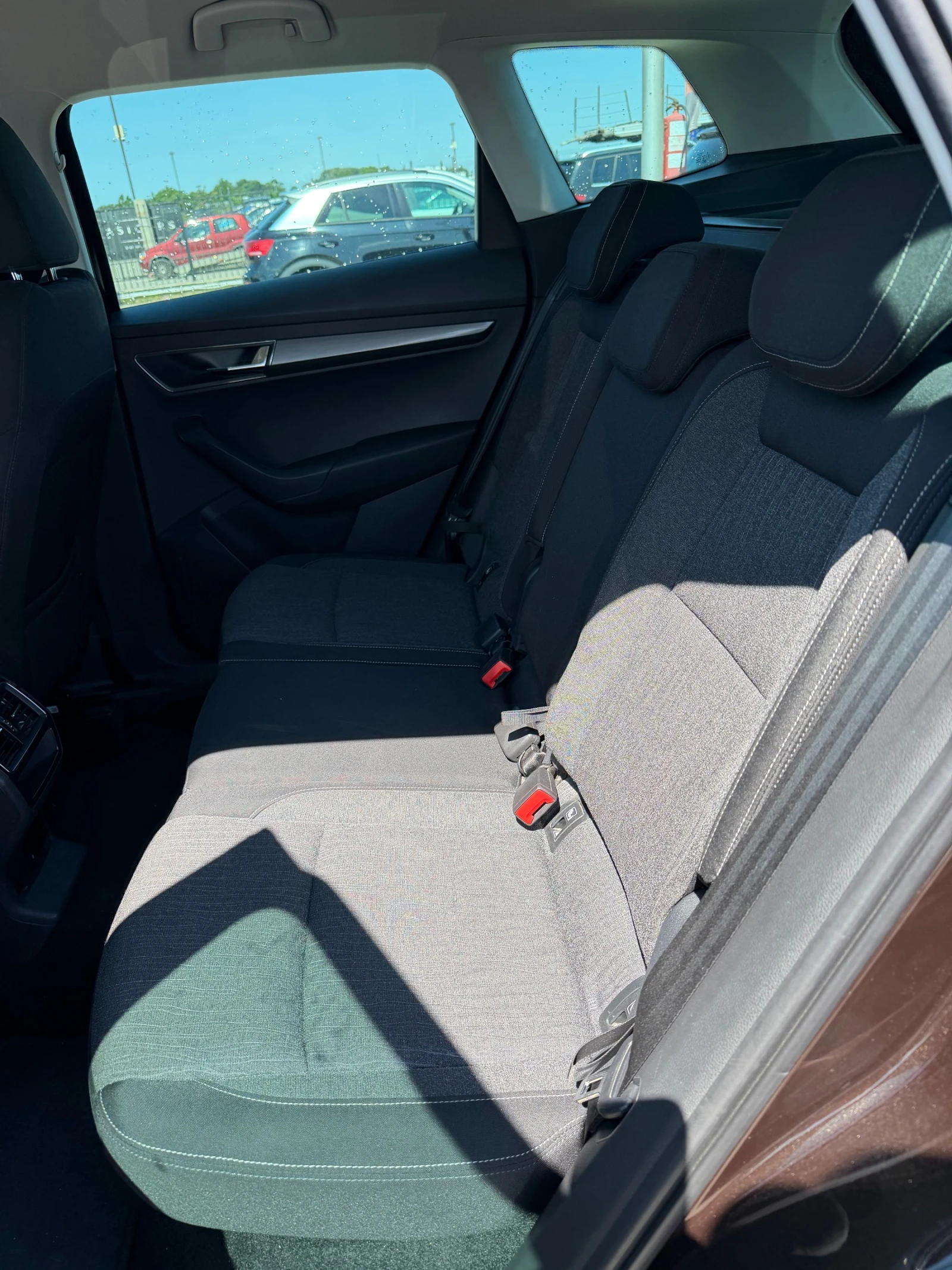 Skoda Karoq 1.6TDI AVTOMAT/NAVI/KAMERA EURO 6, снимка 10 - Автомобили и джипове - 55361890