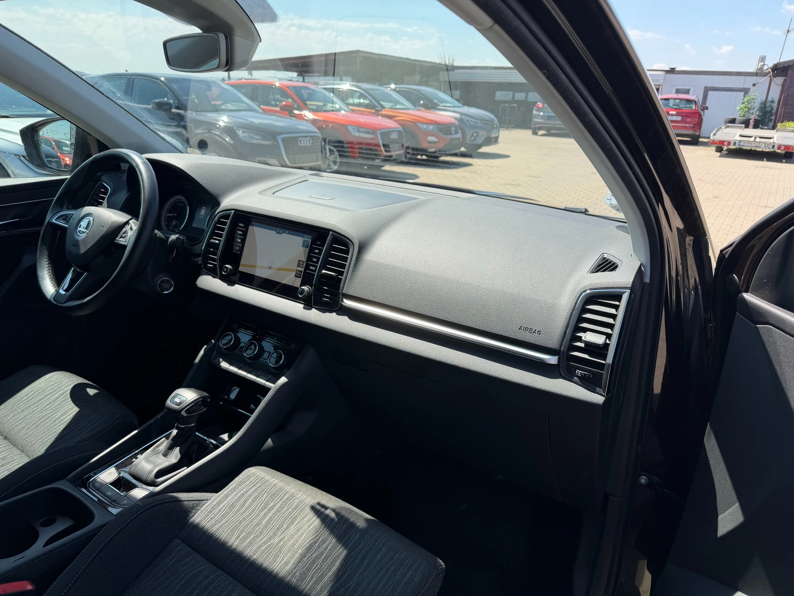 Skoda Karoq 1.6TDI AVTOMAT/NAVI/KAMERA EURO 6, снимка 11 - Автомобили и джипове - 55361890