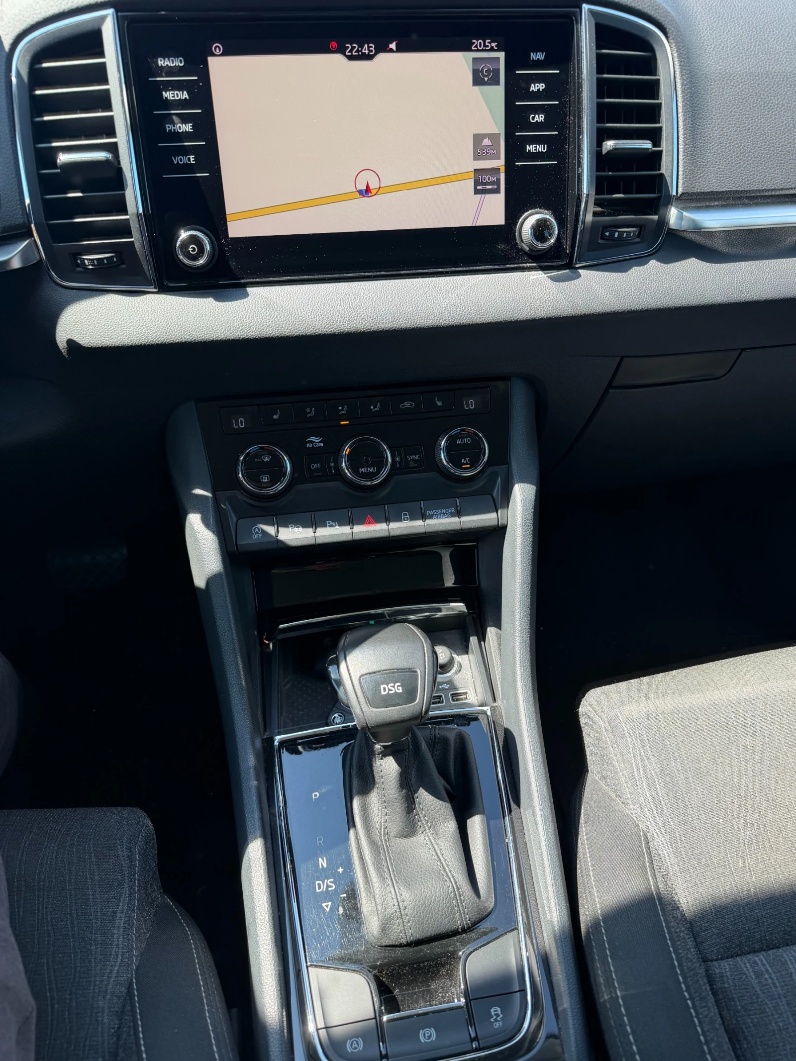 Skoda Karoq 1.6TDI AVTOMAT/NAVI/KAMERA EURO 6, снимка 13 - Автомобили и джипове - 55361890