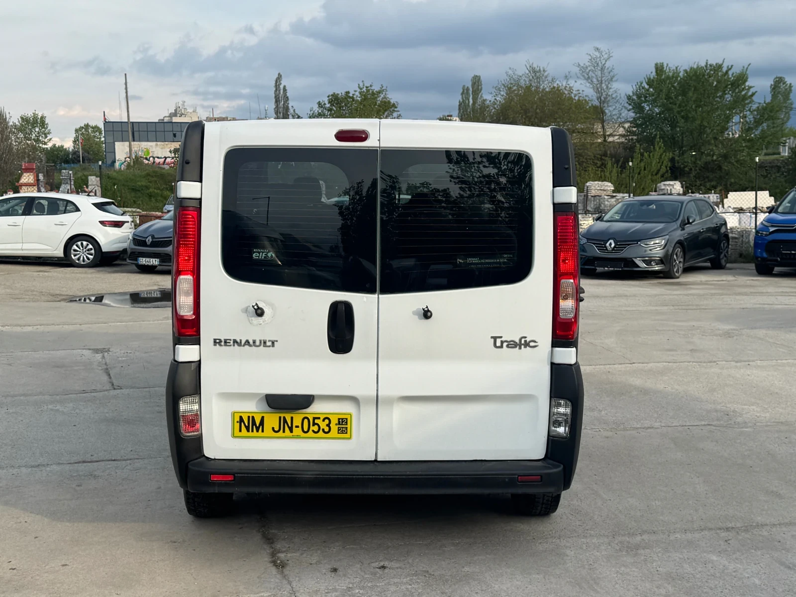 Renault Trafic FACELIFT / 8+ 1 / MAXXI / КЛИМАТИК / 6 ск., снимка 4 - Бусове и автобуси - 54359908