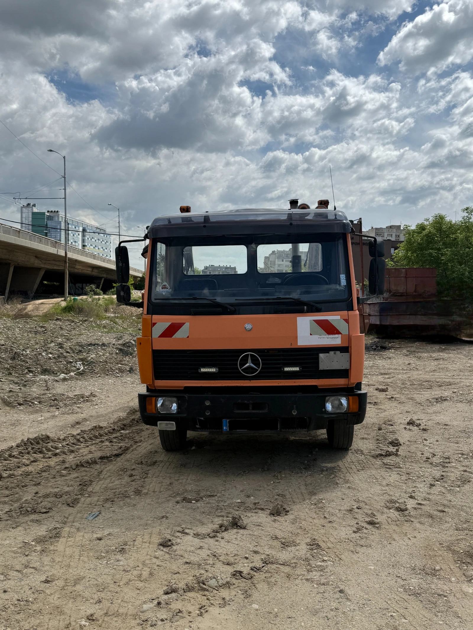 Mercedes-Benz 817