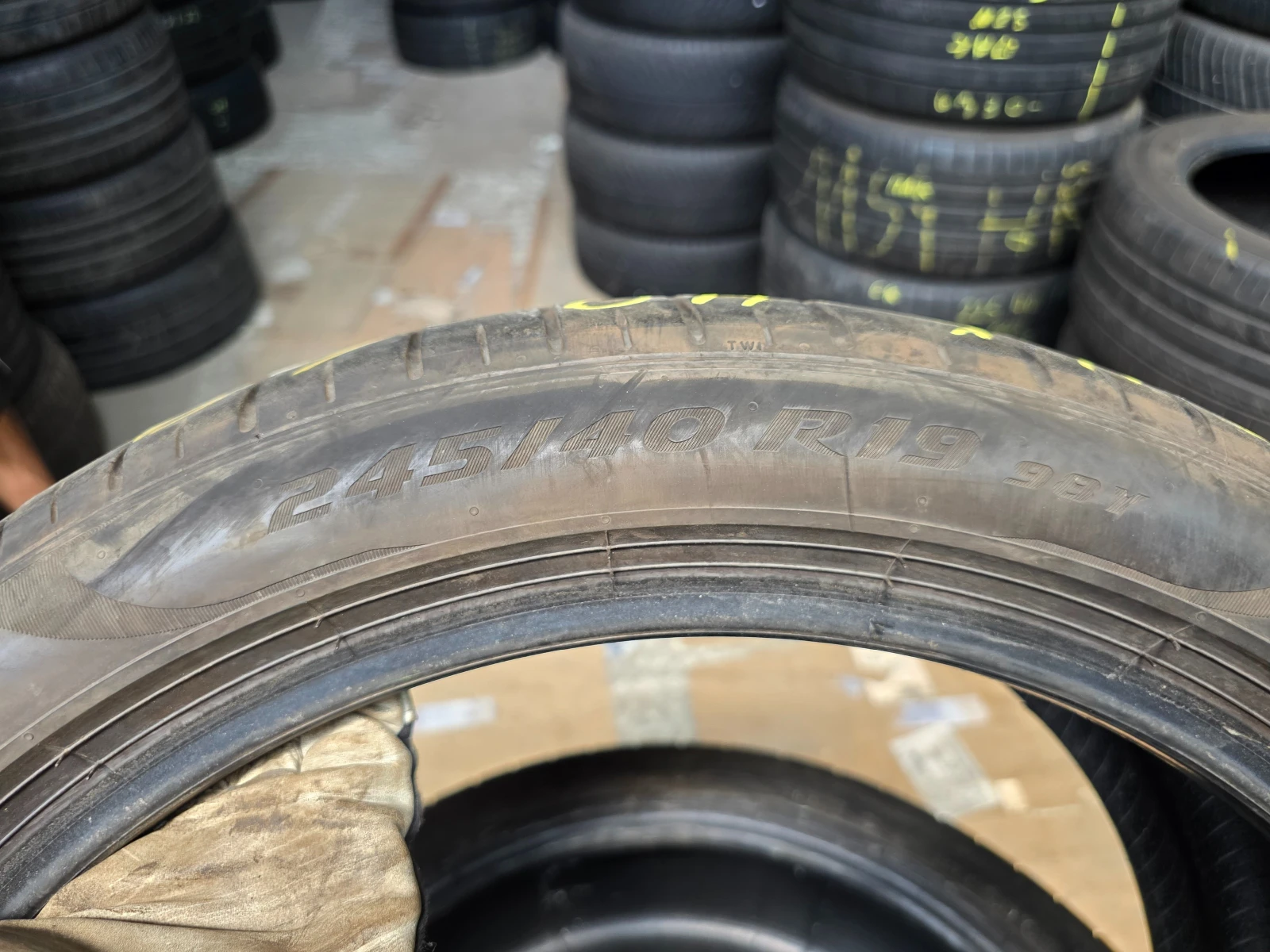 Гуми Летни 245/40R19, снимка 7 - Гуми и джанти - 55482337
