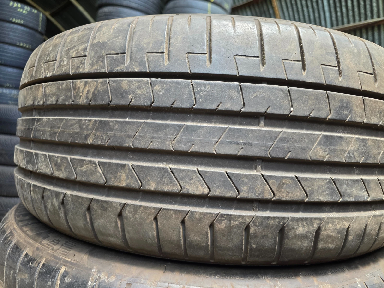 Гуми Летни 245/40R19, снимка 2 - Гуми и джанти - 55482337