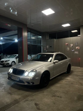     Mercedes-Benz E 320 2