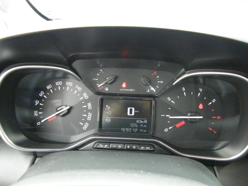 Citroen C3 Aircross 1.5HDI EURO 6D, снимка 9 - Автомобили и джипове - 48426151