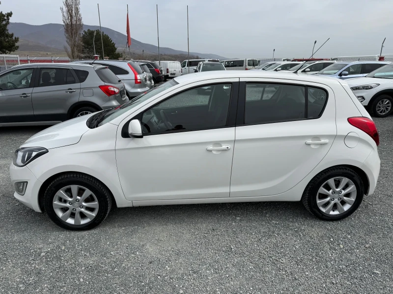 Hyundai I20 (KATO НОВА)^(АГУ), снимка 10 - Автомобили и джипове - 49134827