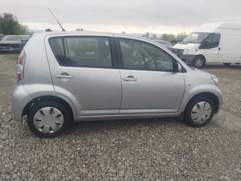 Daihatsu Sirion 1.3 - 87 к.с. 4х4, снимка 5 - Автомобили и джипове - 52556342