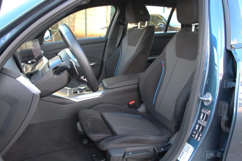 BMW 330 xDrive Touring ACC* LED* , снимка 3 - Автомобили и джипове - 52073873