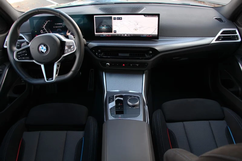 BMW 330 xDrive Touring ACC* LED* , снимка 5 - Автомобили и джипове - 52073873