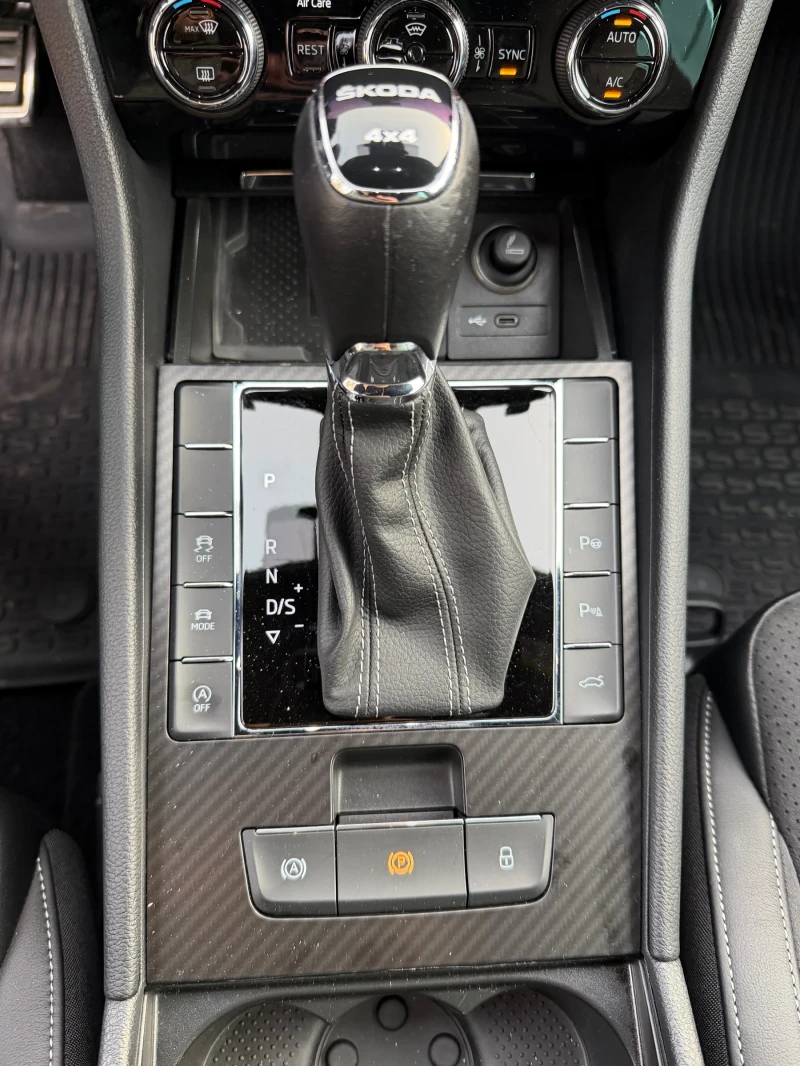 Skoda Superb 2.0TSI * DSG * 4x4 * , снимка 11 - Автомобили и джипове - 52518343