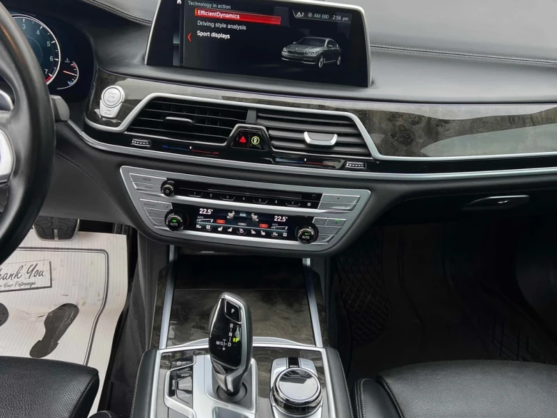BMW 750 * xDrive Sedan * CARFAX * ЦЕНА ДО БГ, снимка 8 - Автомобили и джипове - 52786648