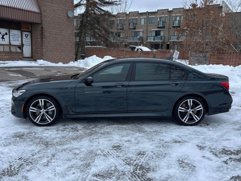 BMW 750 * xDrive Sedan * CARFAX * ЦЕНА ДО БГ, снимка 4 - Автомобили и джипове - 52786648