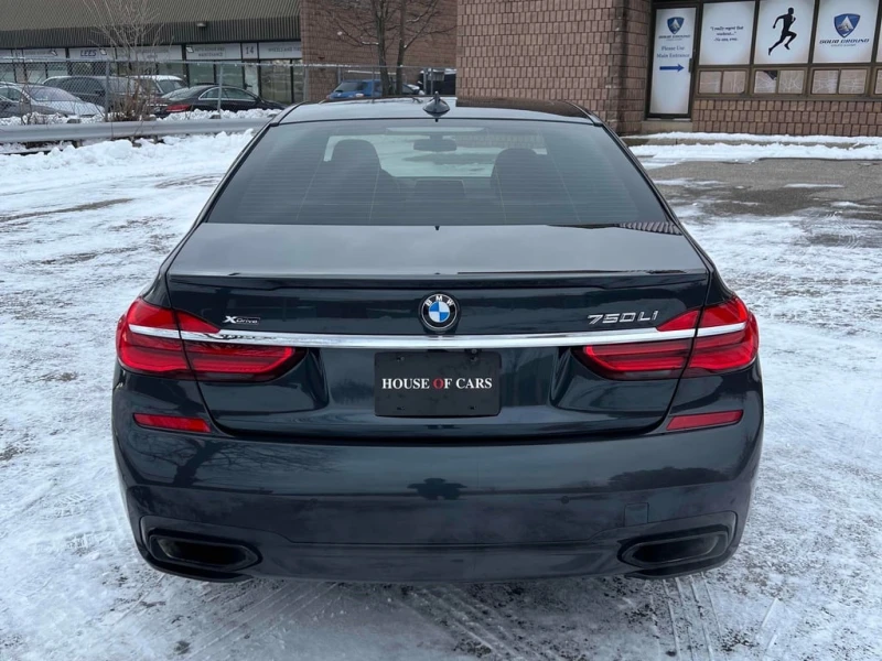 BMW 750 * xDrive Sedan * CARFAX * ЦЕНА ДО БГ, снимка 3 - Автомобили и джипове - 52786648