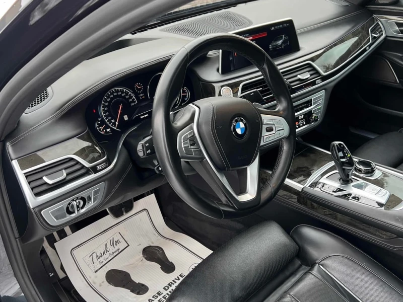 BMW 750 * xDrive Sedan * CARFAX * ЦЕНА ДО БГ, снимка 6 - Автомобили и джипове - 52786648