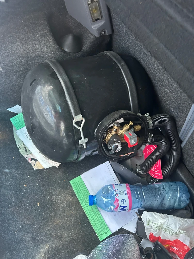 Renault Clio 1.6 , снимка 5 - Автомобили и джипове - 52801064