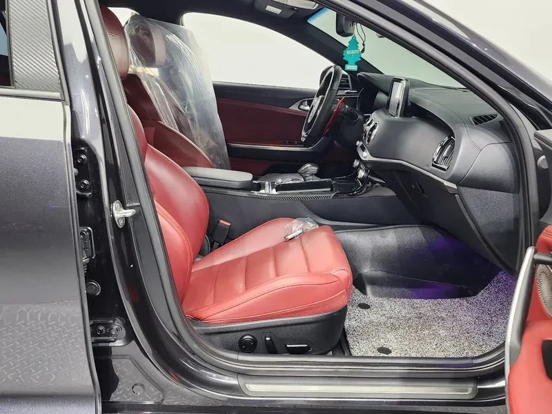 Kia Stinger, снимка 11 - Автомобили и джипове - 52561639