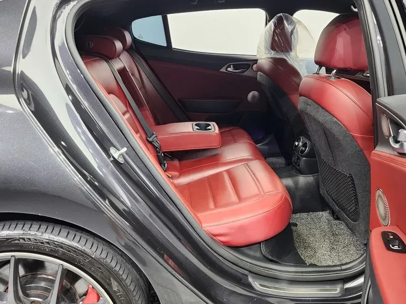 Kia Stinger, снимка 12 - Автомобили и джипове - 52561639