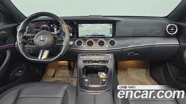 Mercedes-Benz E 220 4MATIC AMG Line | 2021 | Head-Up Display | 360  Ка, снимка 4 - Автомобили и джипове - 54569648