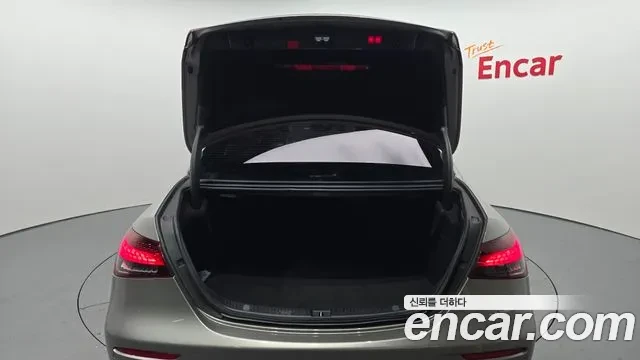 Mercedes-Benz E 220 4MATIC AMG Line | 2021 | Head-Up Display | 360  Ка, снимка 5 - Автомобили и джипове - 54569648