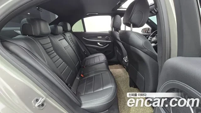 Mercedes-Benz E 220 4MATIC AMG Line | 2021 | Head-Up Display | 360  Ка, снимка 7 - Автомобили и джипове - 54569648