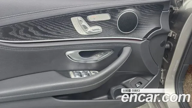 Mercedes-Benz E 220 4MATIC AMG Line | 2021 | Head-Up Display | 360  Ка, снимка 17 - Автомобили и джипове - 54569648