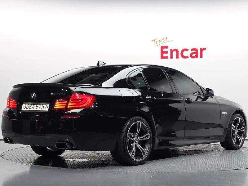 BMW 520 d M | КАМЕРА| HEAD UP| ПОДГРЕВ| ПАМЕТ| PANO, снимка 2 - Автомобили и джипове - 55747420