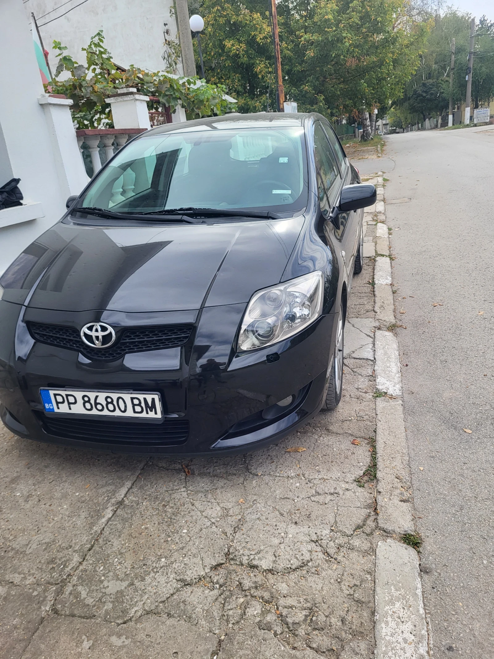 Toyota Auris 2.2 - изображение 2