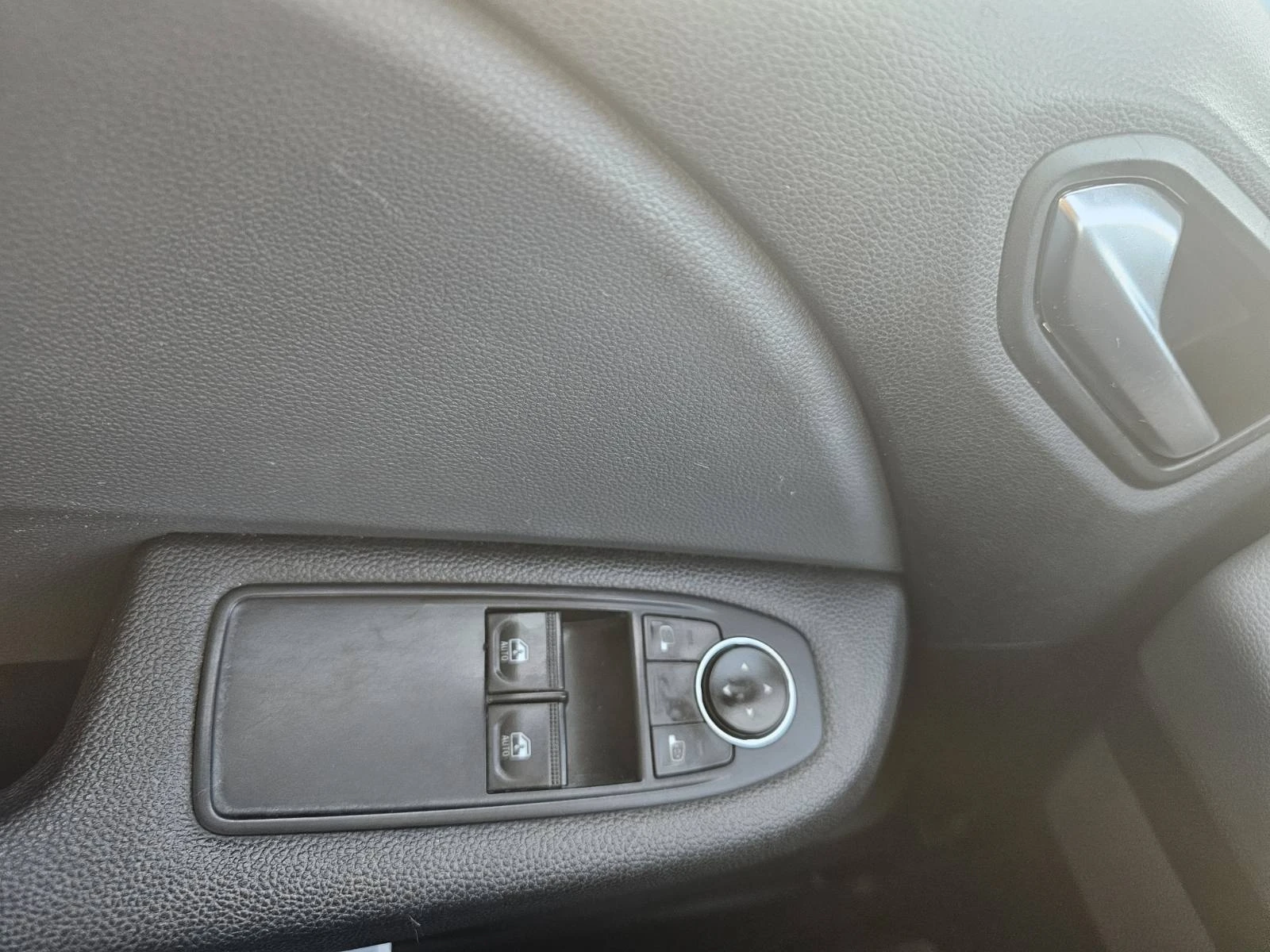Renault Clio 1.0 TCe 75 - изображение 10