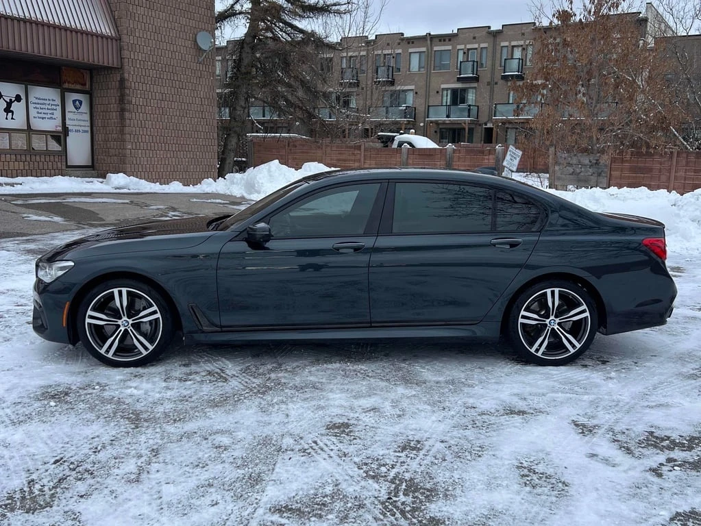 BMW 750 * xDrive Sedan * CARFAX * ЦЕНА ДО БГ - изображение 4