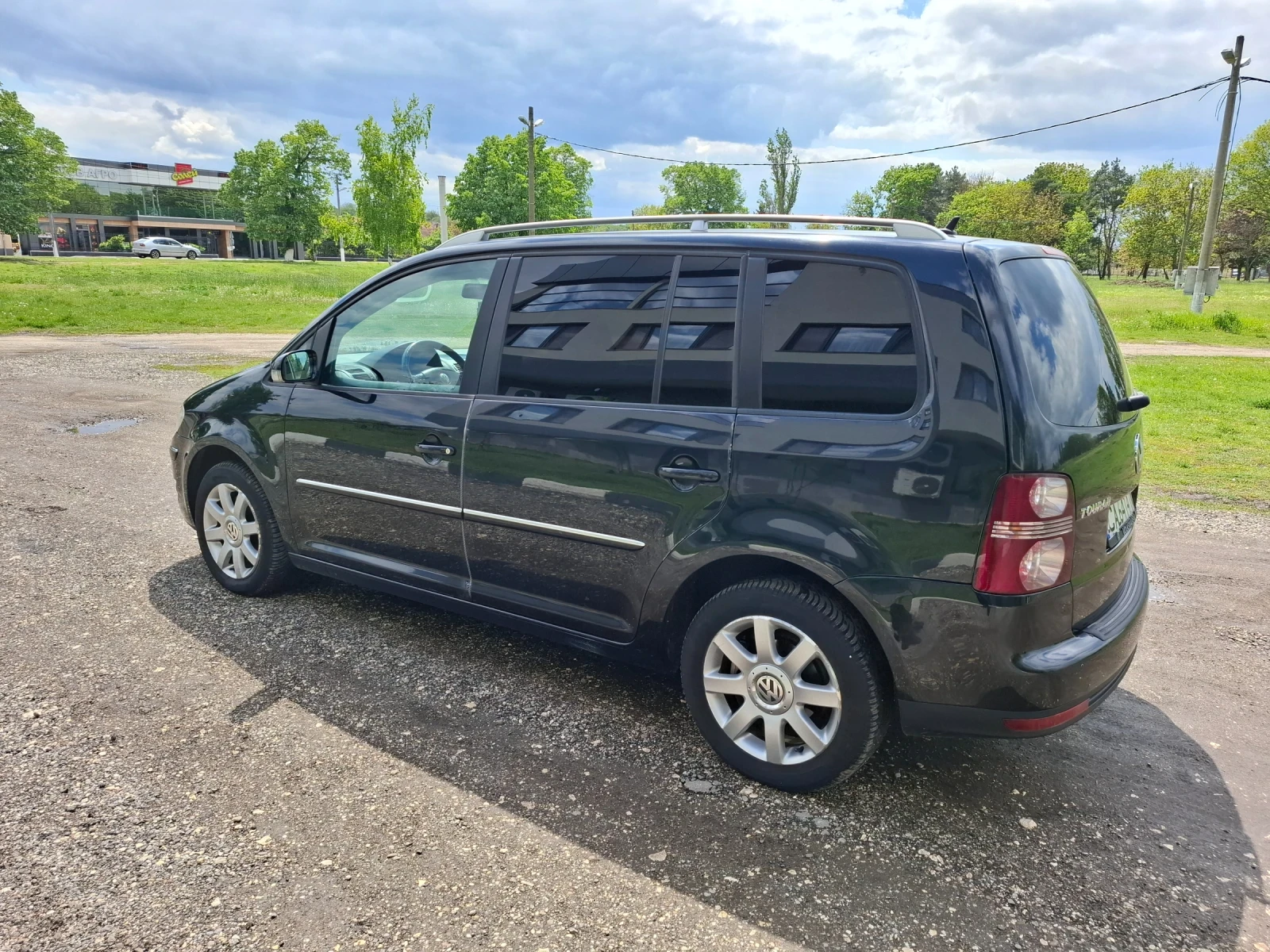 VW Touran 2.0TDI, снимка 4 - Автомобили и джипове - 54379681