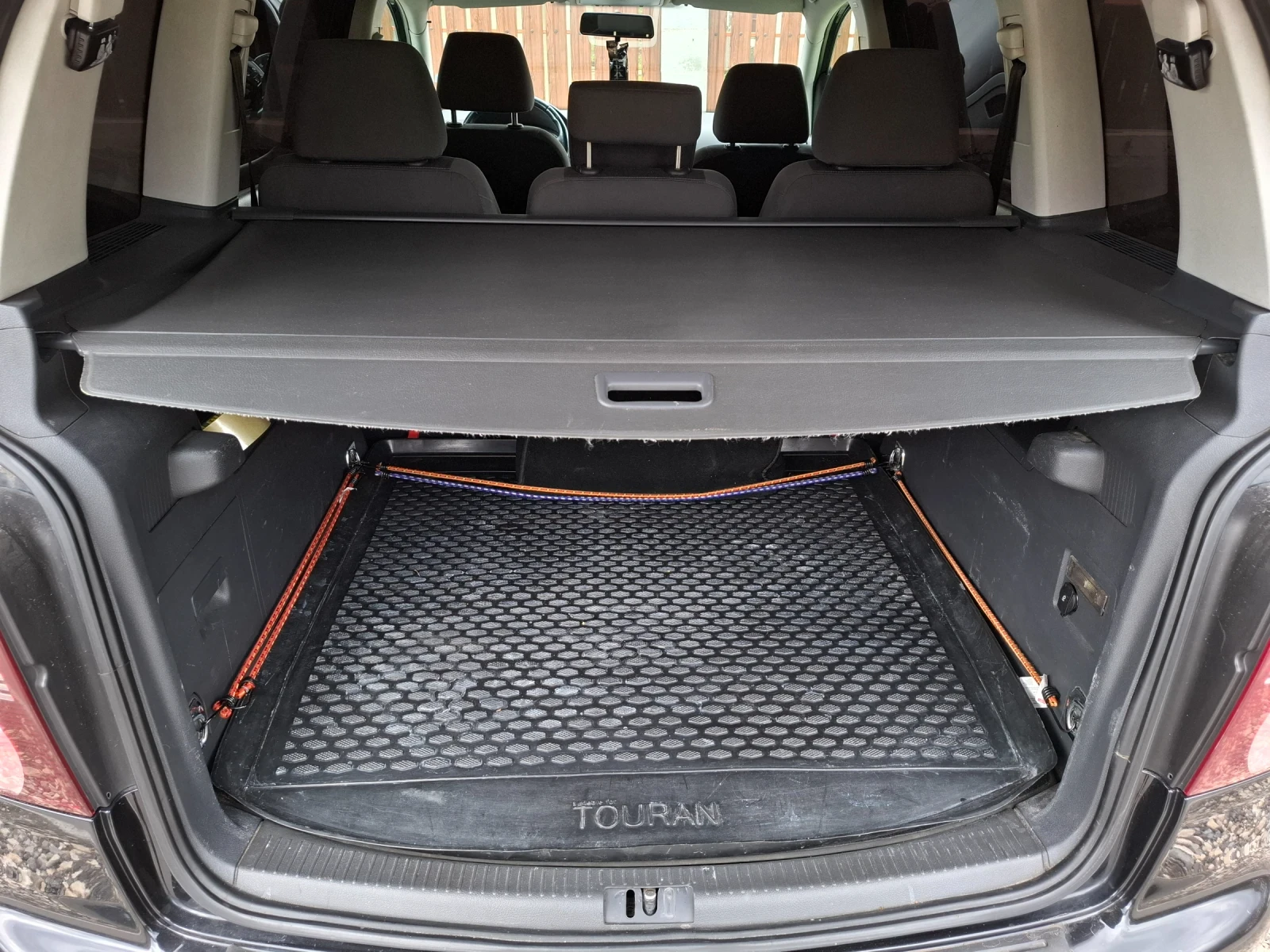 VW Touran 2.0TDI, снимка 8 - Автомобили и джипове - 54379681