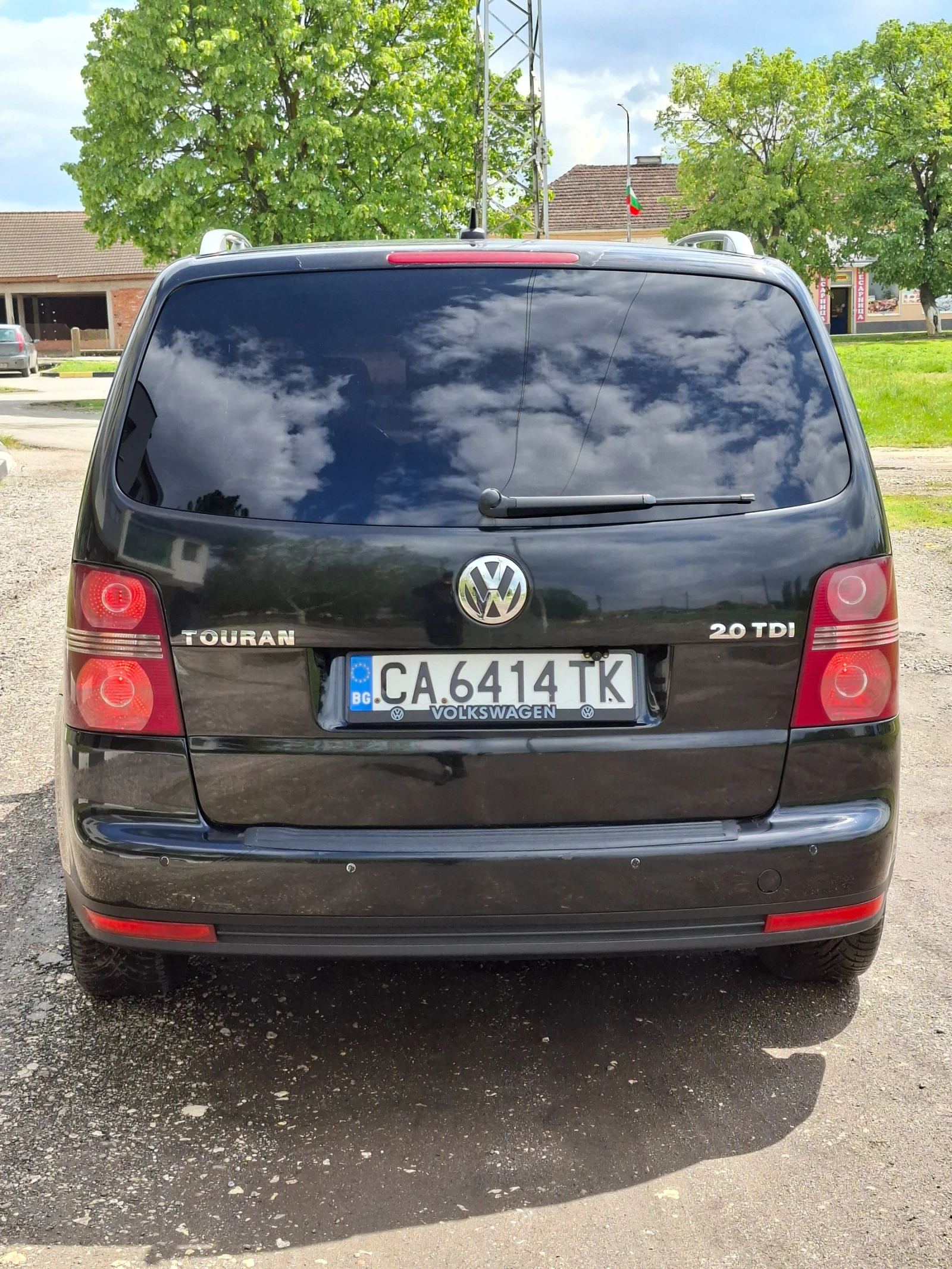 VW Touran 2.0TDI, снимка 3 - Автомобили и джипове - 54379681