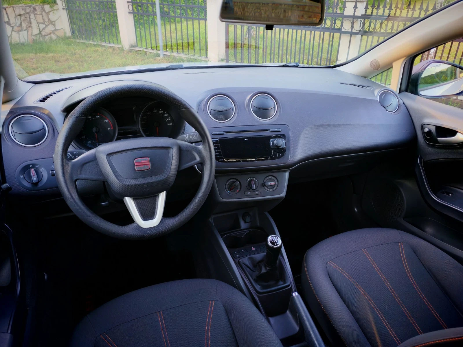 Seat Ibiza 1.2I(70)* КЛИМАТИК* НОВ ВНОС* , снимка 14 - Автомобили и джипове - 54857618
