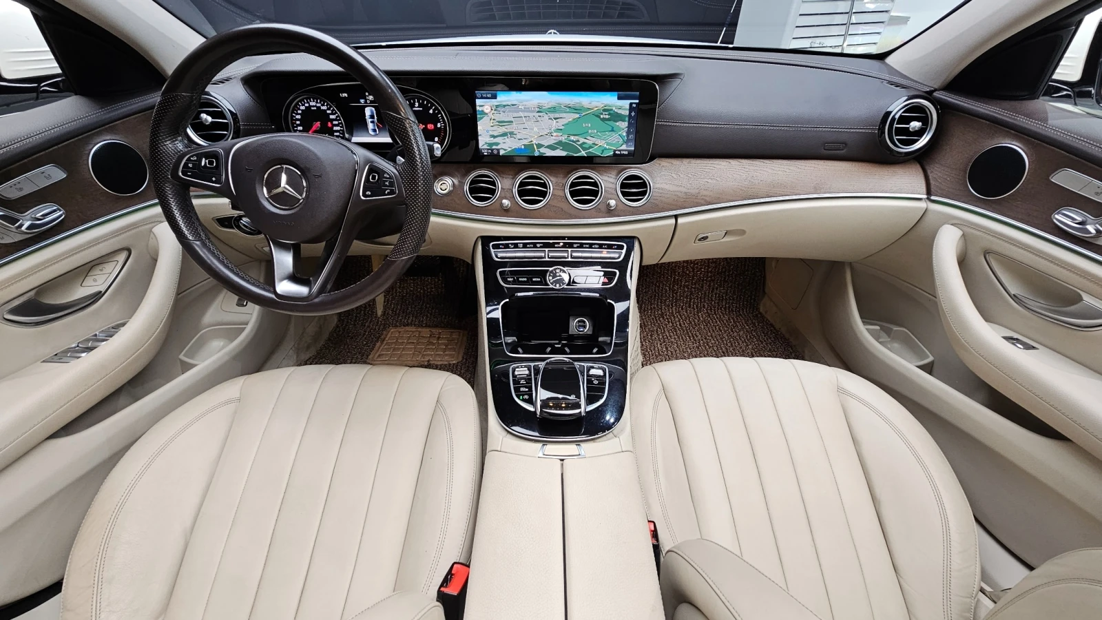 Mercedes-Benz E 220 E 220d Exclusive | HUD | Панорама | Камера, снимка 7 - Автомобили и джипове - 54875479
