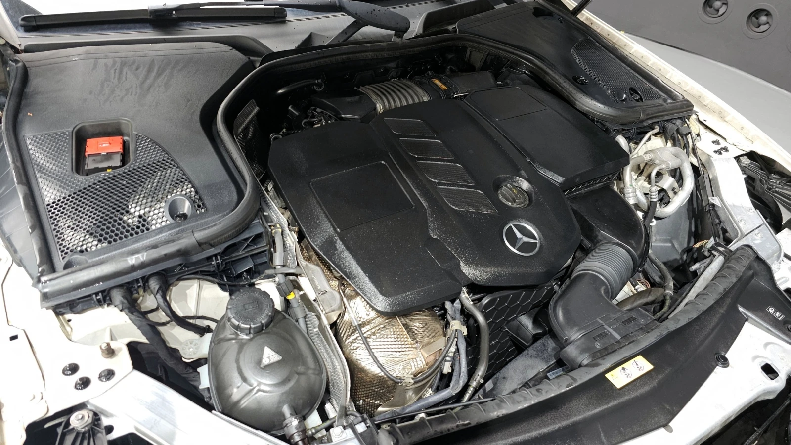Mercedes-Benz E 220 E 220d Exclusive | HUD | Панорама | Камера, снимка 13 - Автомобили и джипове - 54875479
