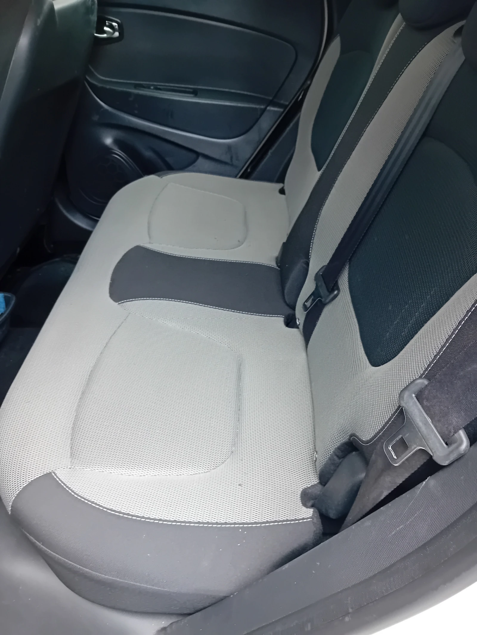 Renault Captur 1, 5 dci, снимка 10 - Автомобили и джипове - 54904704