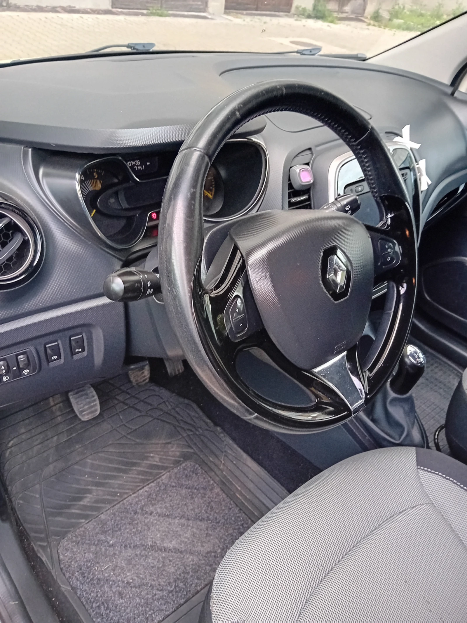 Renault Captur 1, 5 dci, снимка 11 - Автомобили и джипове - 54904704