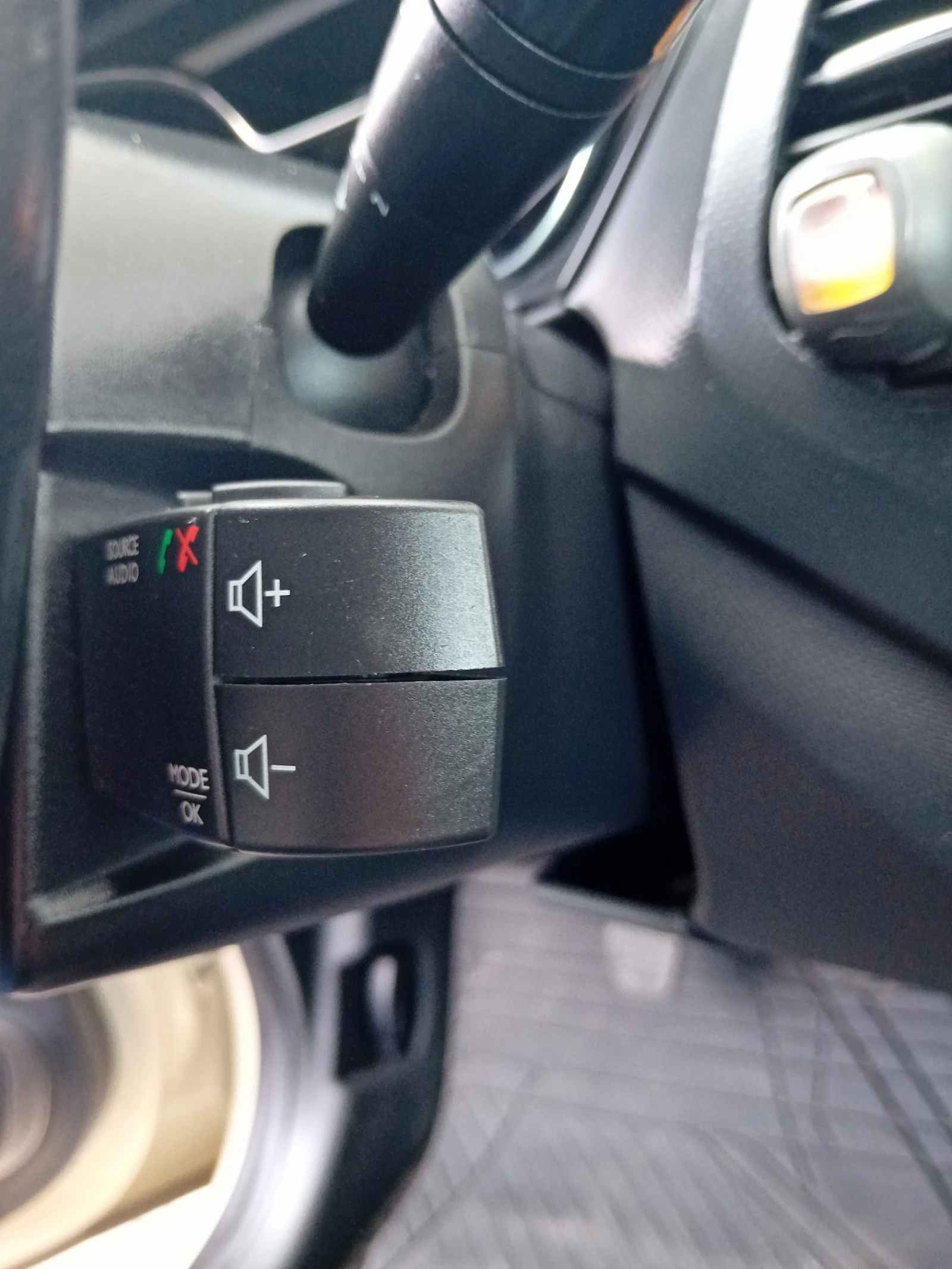 Renault Captur 1, 5 dci, снимка 15 - Автомобили и джипове - 54904704