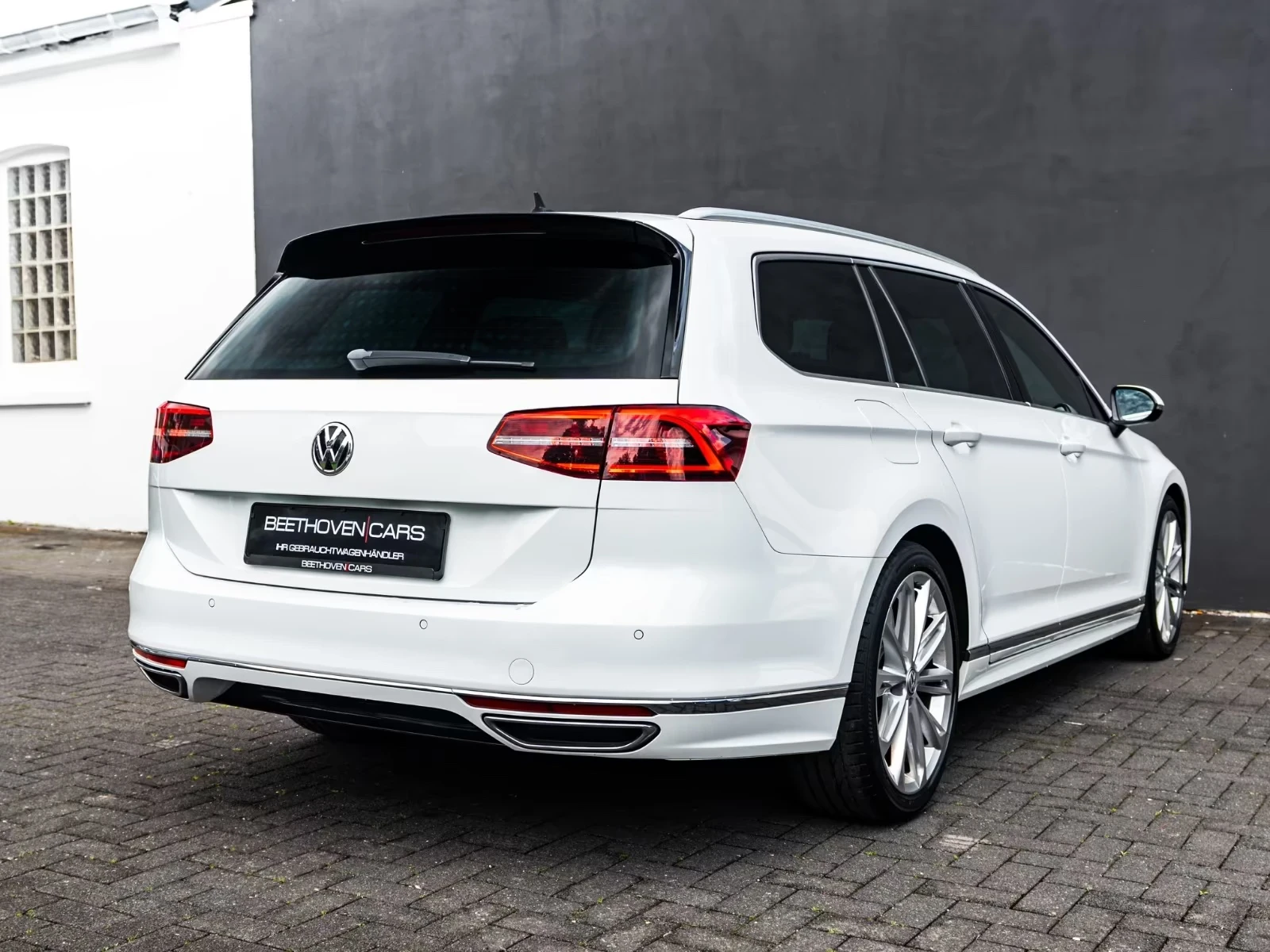 VW Passat FULL LED MATRIX, снимка 4 - Автомобили и джипове - 55440871