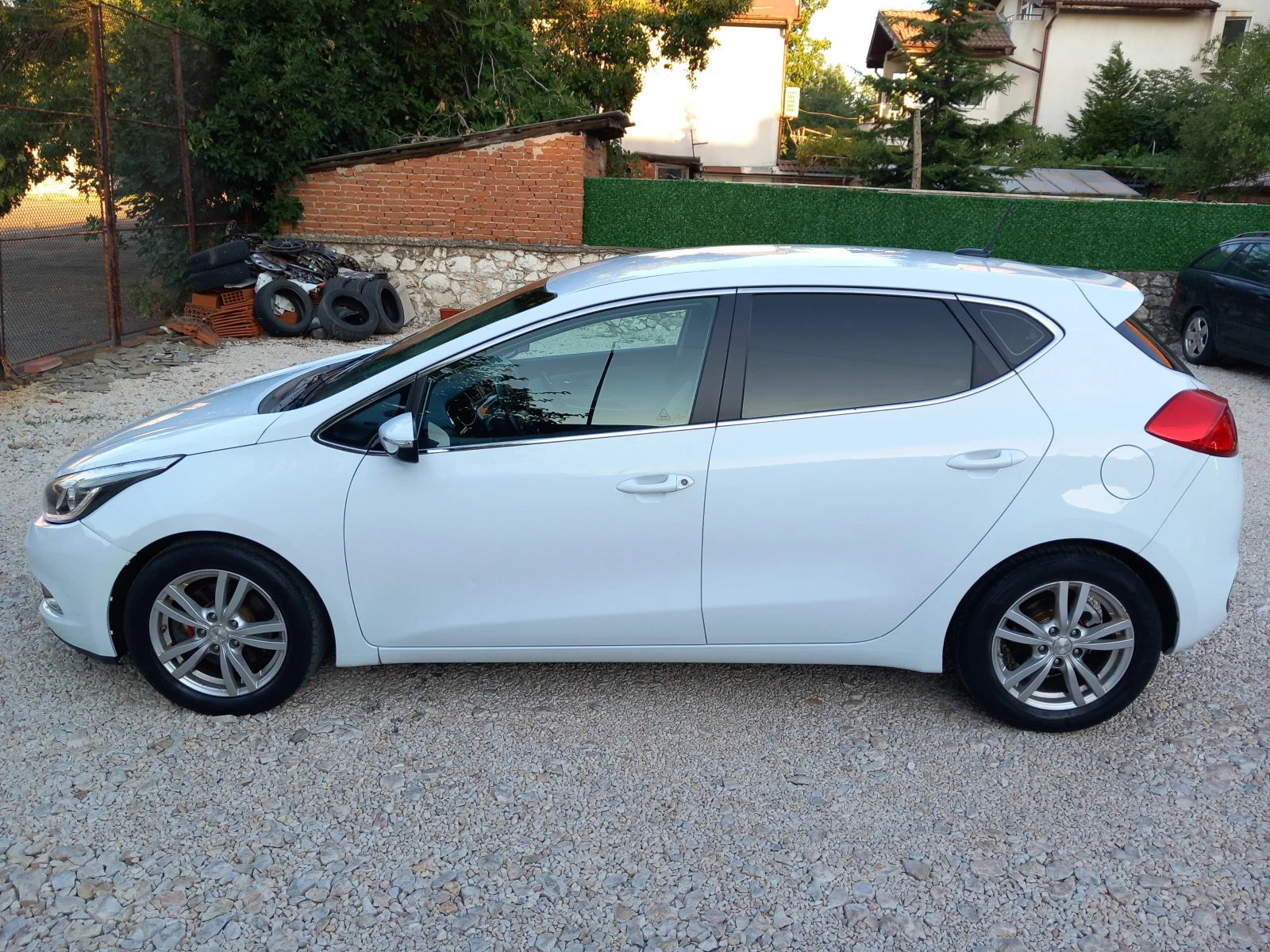 Kia Ceed 1.6CRDI NAVI Камера, снимка 2 - Автомобили и джипове - 55742982