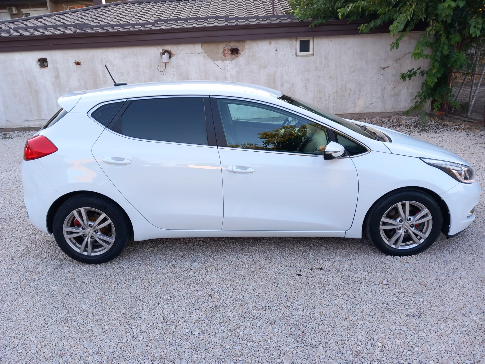 Kia Ceed 1.6CRDI NAVI Камера, снимка 6 - Автомобили и джипове - 55742982