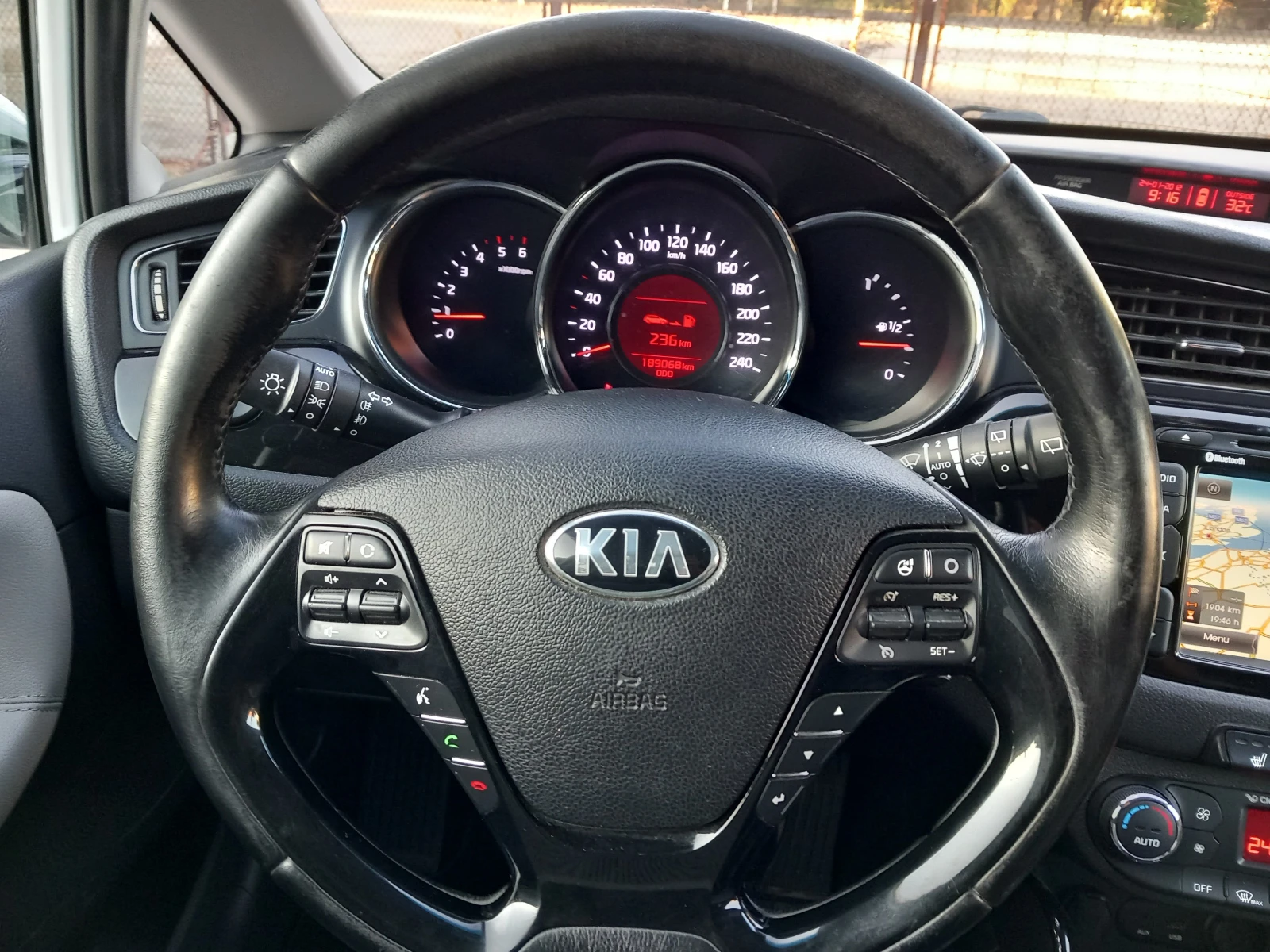 Kia Ceed 1.6CRDI NAVI Камера, снимка 14 - Автомобили и джипове - 55742982