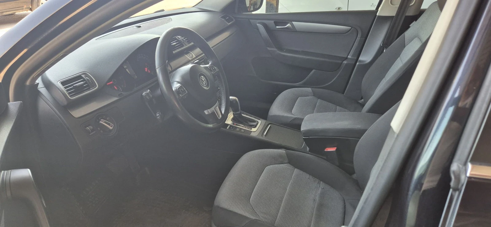 VW Passat 2.0tdi 140кс. Automat LED дисктроник, снимка 7 - Автомобили и джипове - 55886285