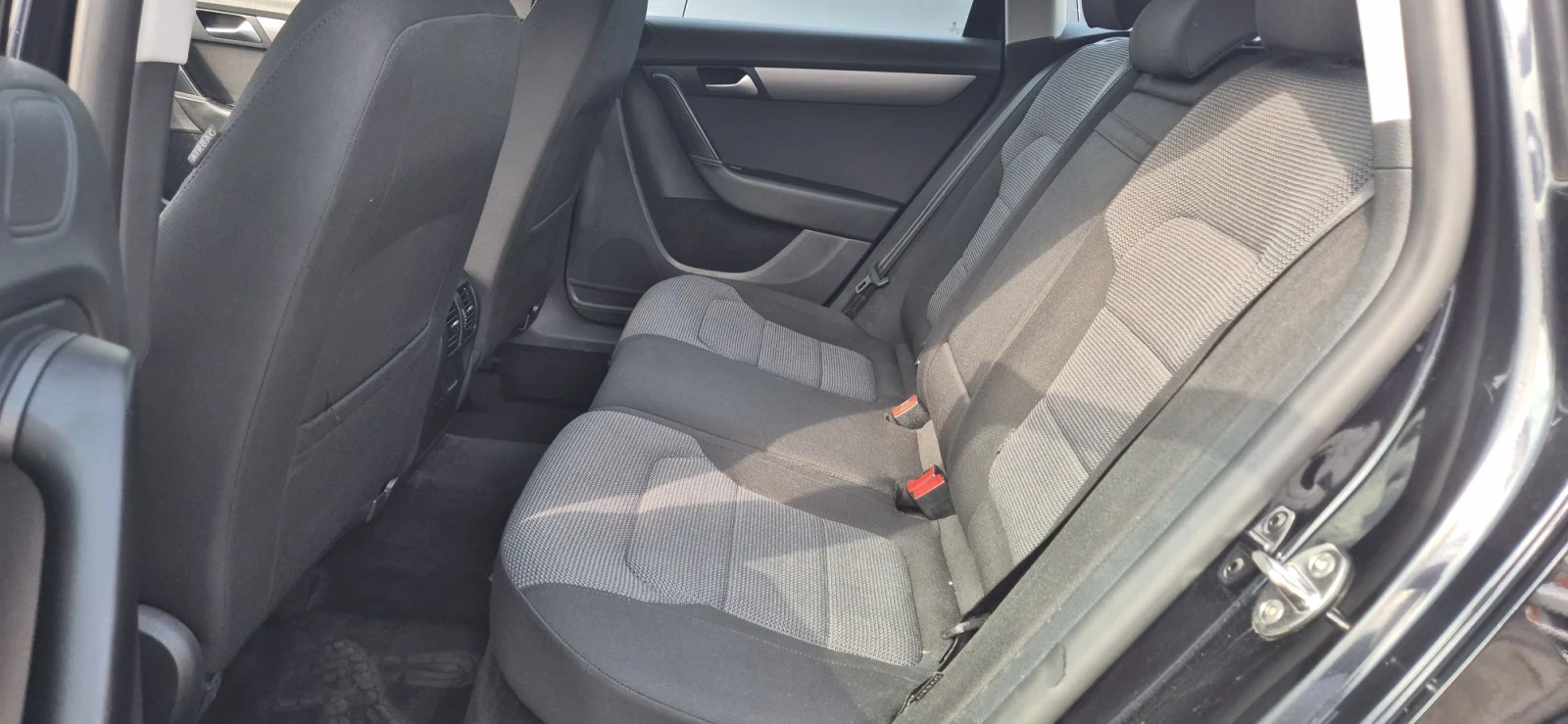 VW Passat 2.0tdi 140кс. Automat LED дисктроник, снимка 13 - Автомобили и джипове - 55886285