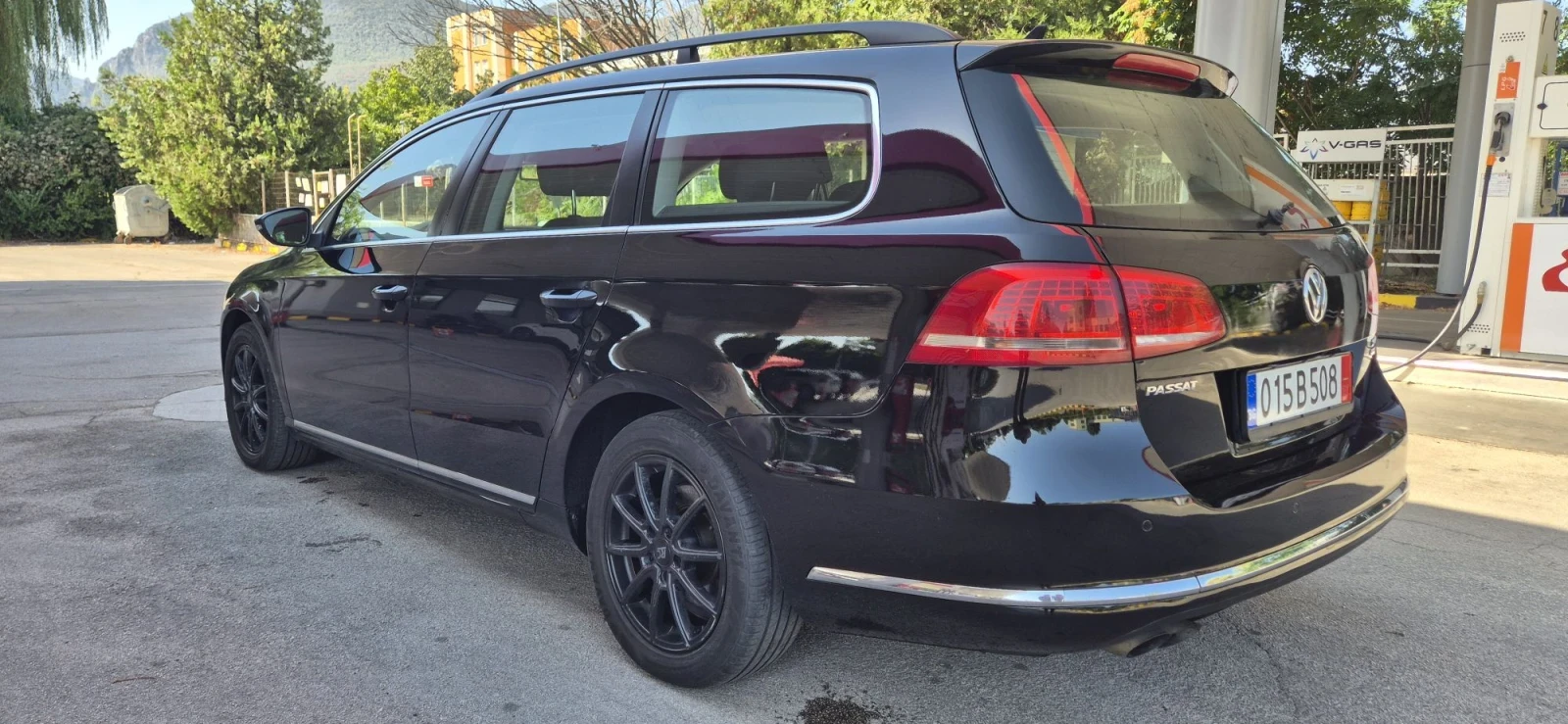 VW Passat 2.0tdi 140кс. Automat LED дисктроник, снимка 3 - Автомобили и джипове - 55886285